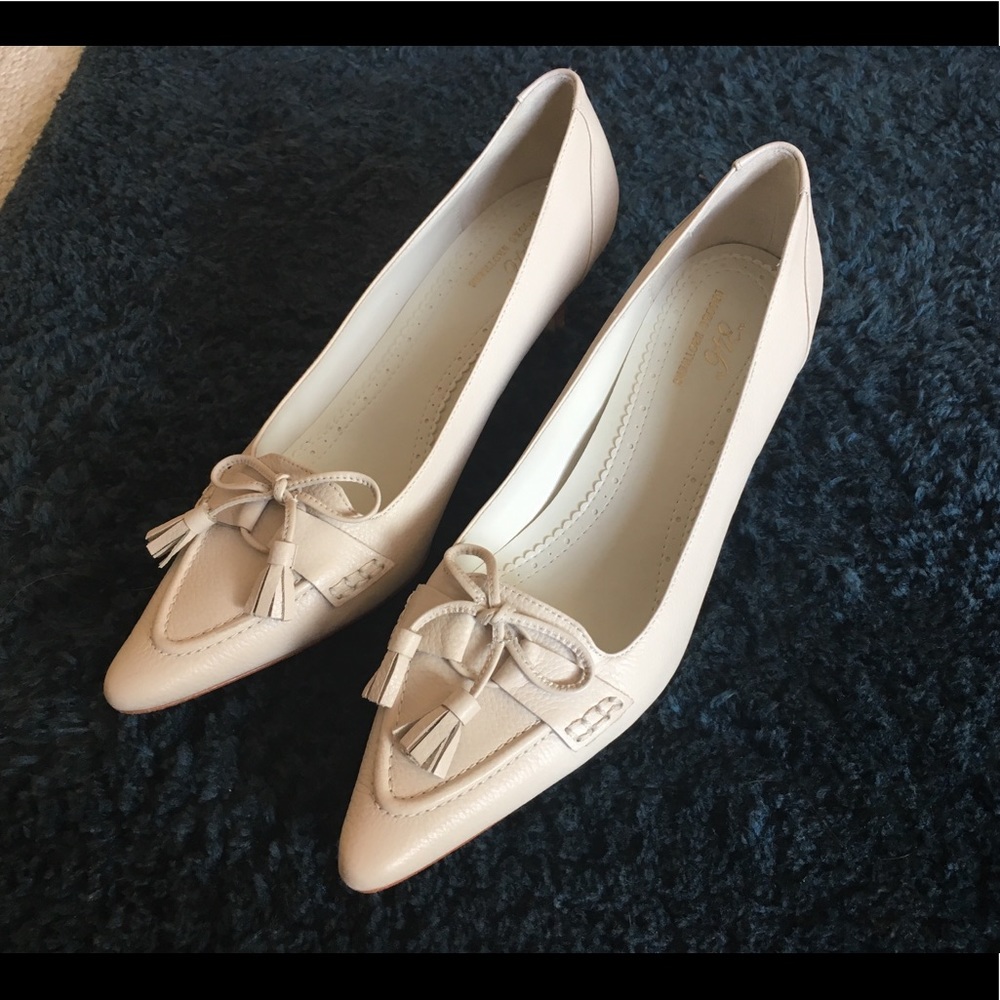 Brooks Brothers “346” cream leather heel size 9